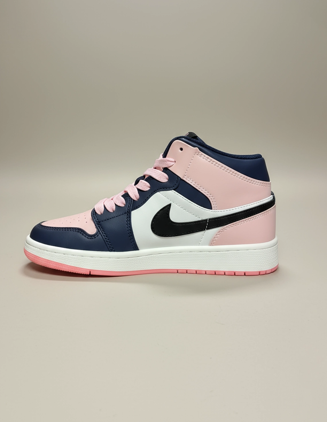 کتونی روزانه زنانه نایک Nike Air Jordan 1 Mid Shadow W