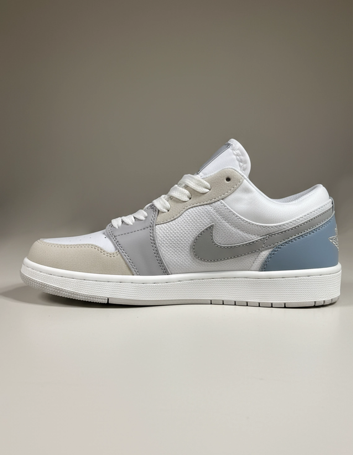 کتونی روزانه زنانه نایک Nike Air Jordan 1 Low LX W
