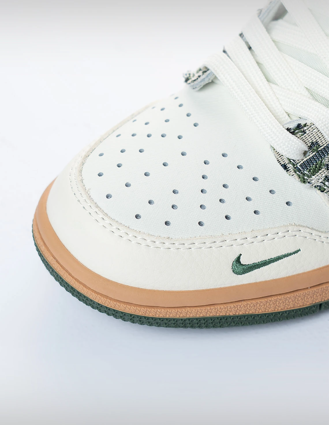 کتونی روزانه مردانه نایک Nike Air Jordan 1 Travis Scott  Dior M